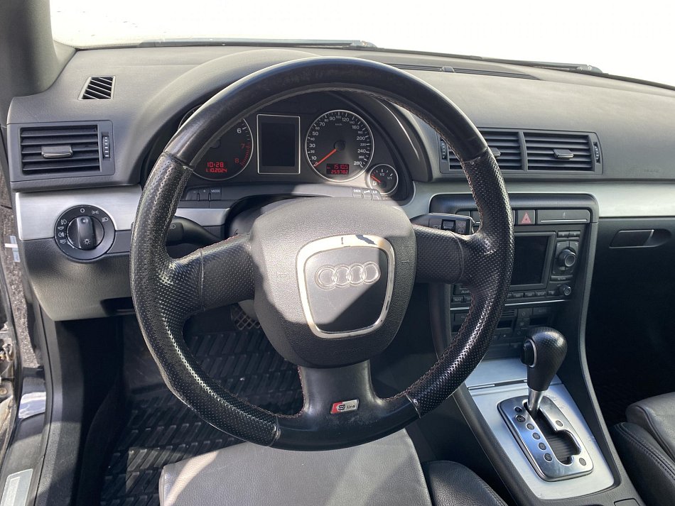 Audi A4 3.2 FSi 