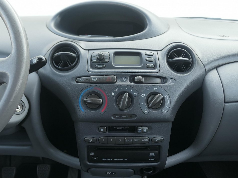 Toyota Yaris 1.0VVTi 