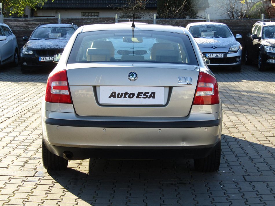 Škoda Octavia II 1.6 FSi Elegance