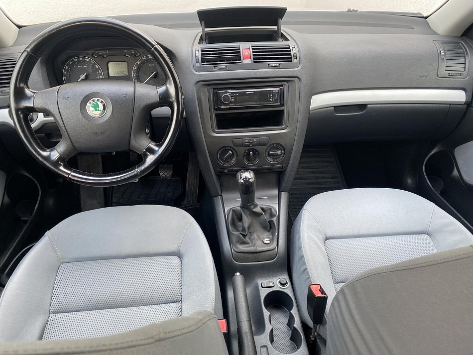 Škoda Octavia II 1.6 MPi Ambiente