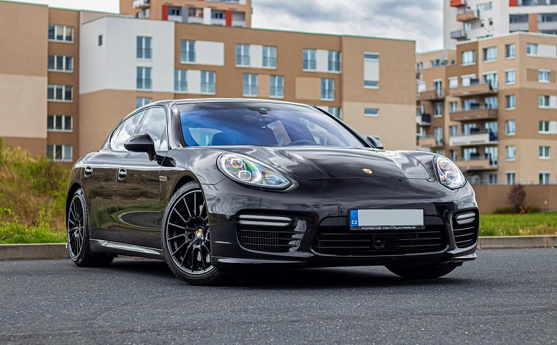 Porsche Panamera 4.8  Turbo