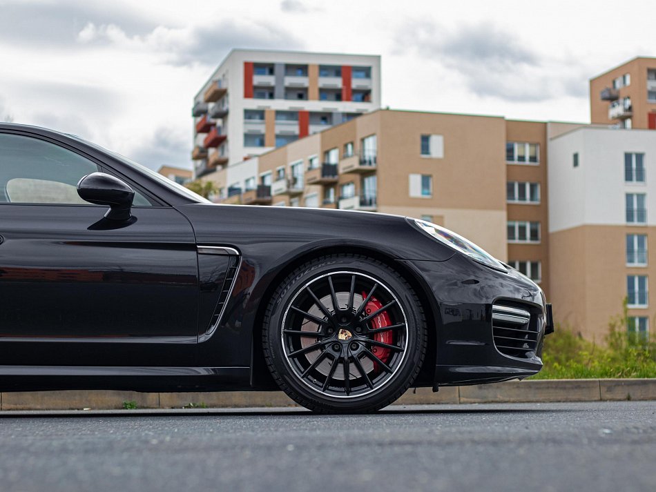 Porsche Panamera 4.8  Turbo