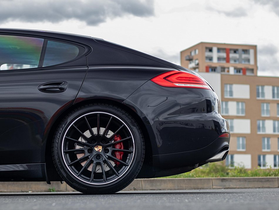 Porsche Panamera 4.8  Turbo