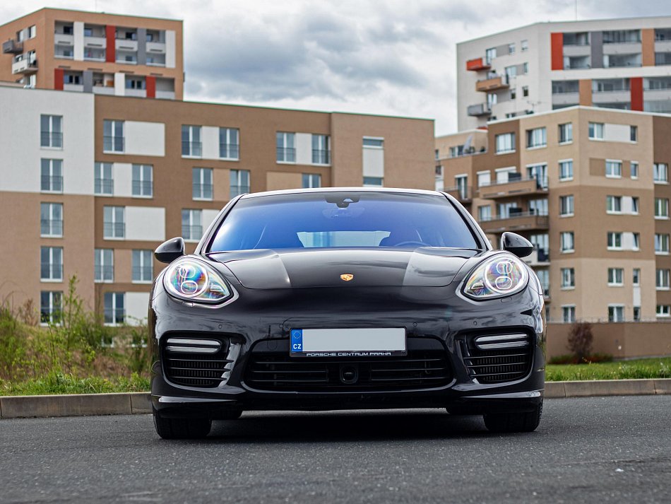 Porsche Panamera 4.8  Turbo