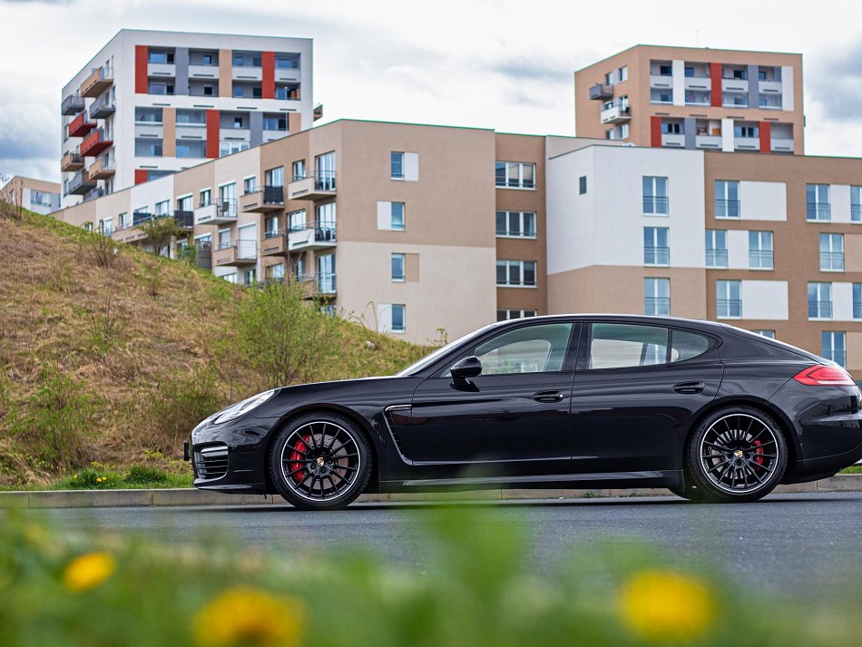 Porsche Panamera 4.8  Turbo