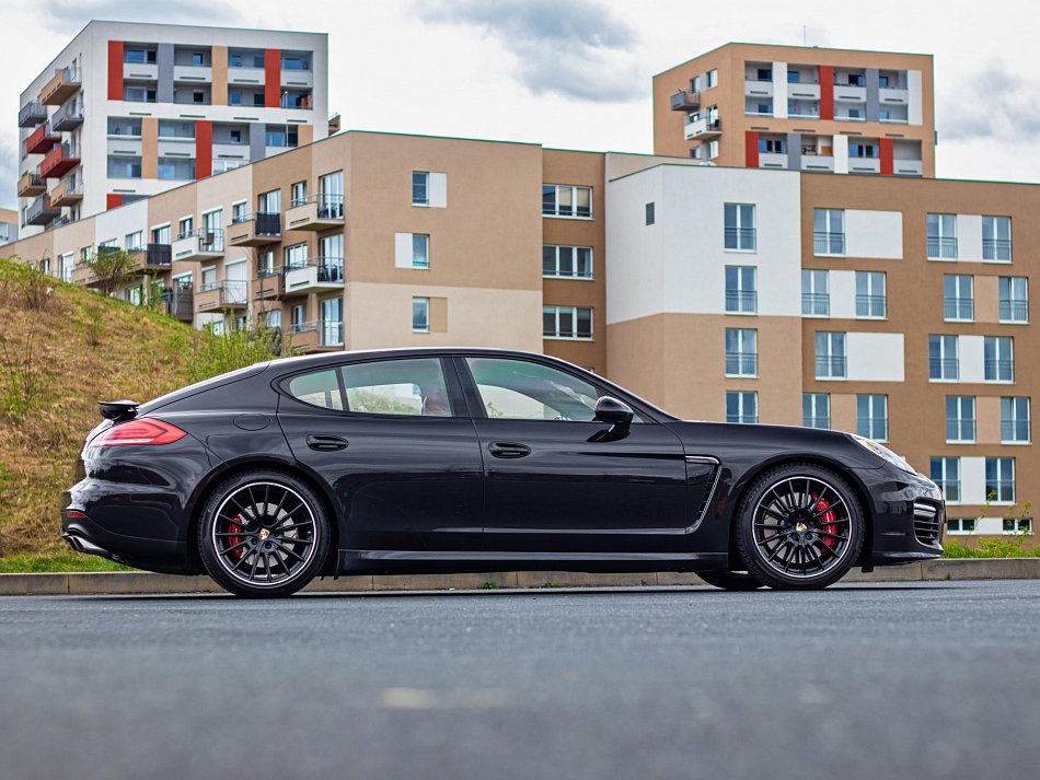 Porsche Panamera 4.8  Turbo