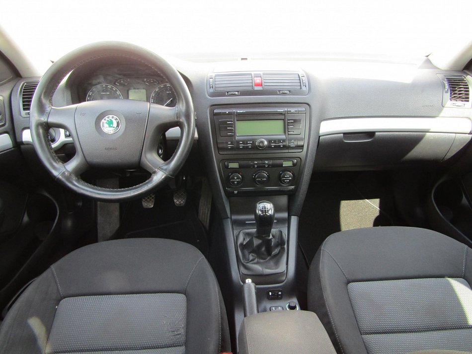 Škoda Octavia II 1.6i Ambiente