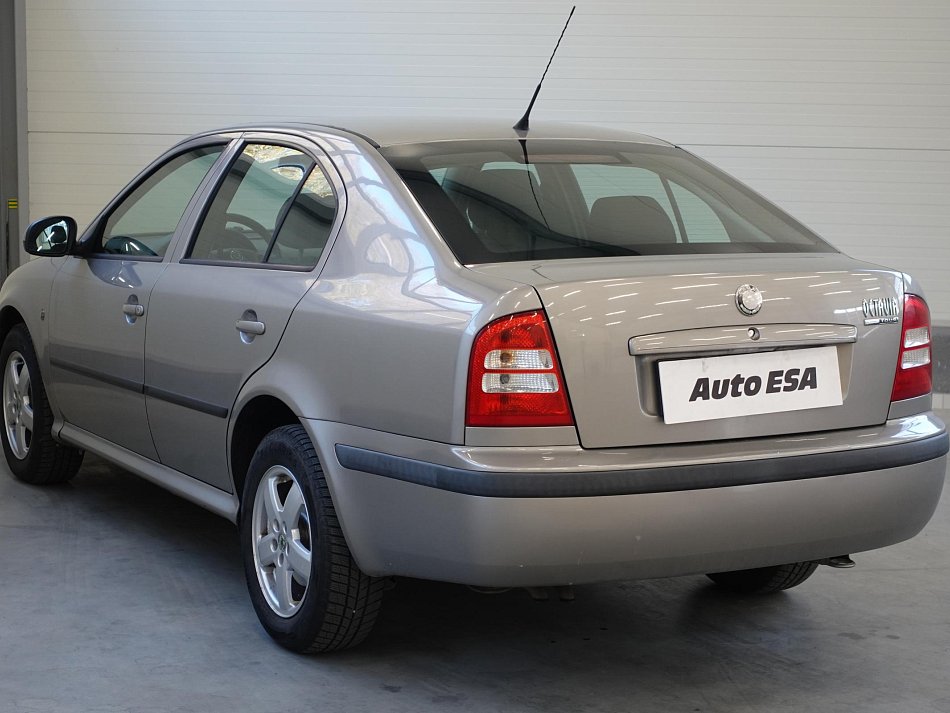 Škoda Octavia 1.6i  Tour